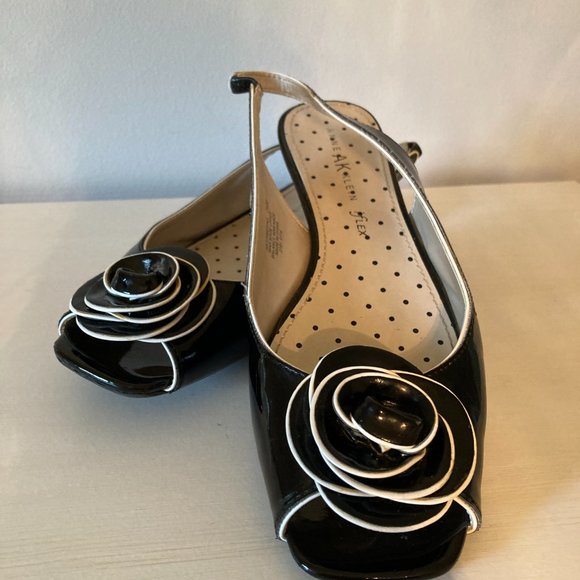 Anne Klein iFlex Black & White Open Toe Shoe - EUC - Picture 2 of 10